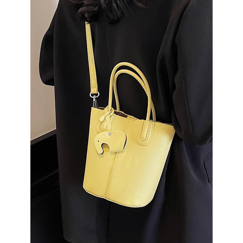 今年流行爆款小包包女夏天2025新款韩版斜挎包休闲手提子母水桶包