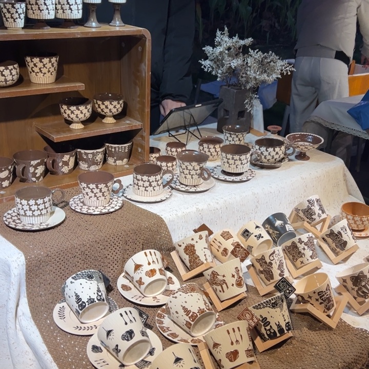 32。           陶瓷