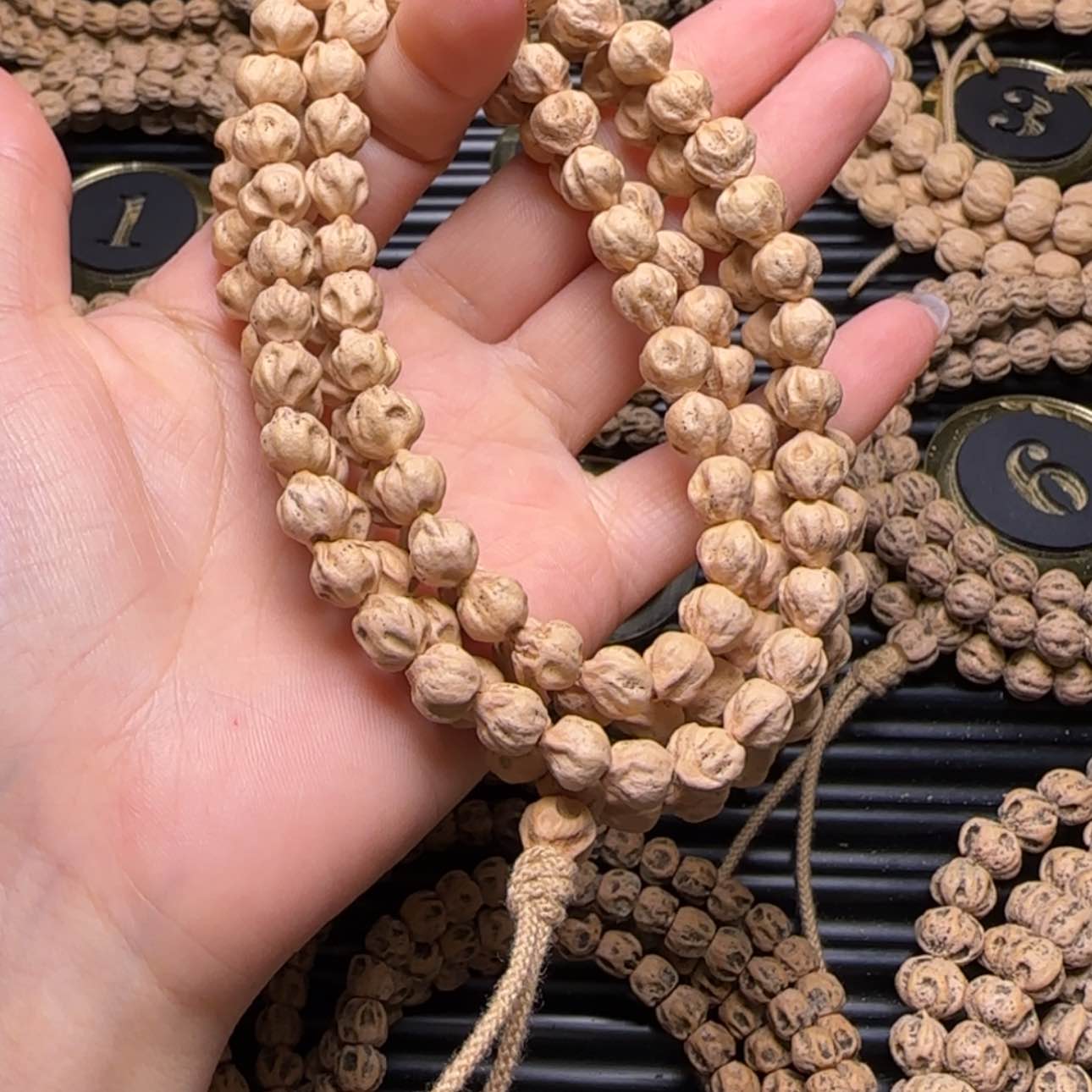 【闪购商品】柏香籽/百香籽吊坠壳*