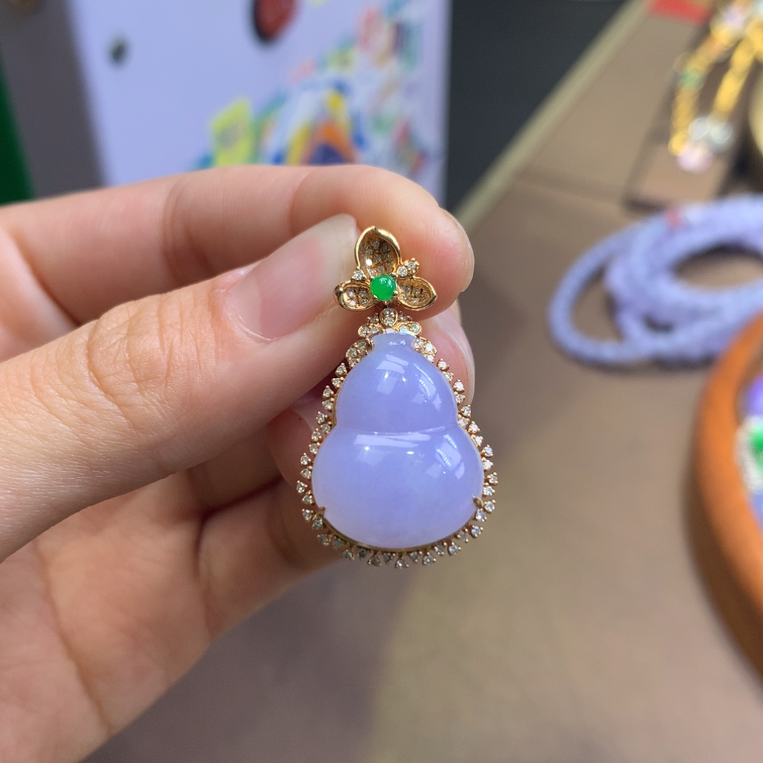 翡翠18K金镶嵌颈饰