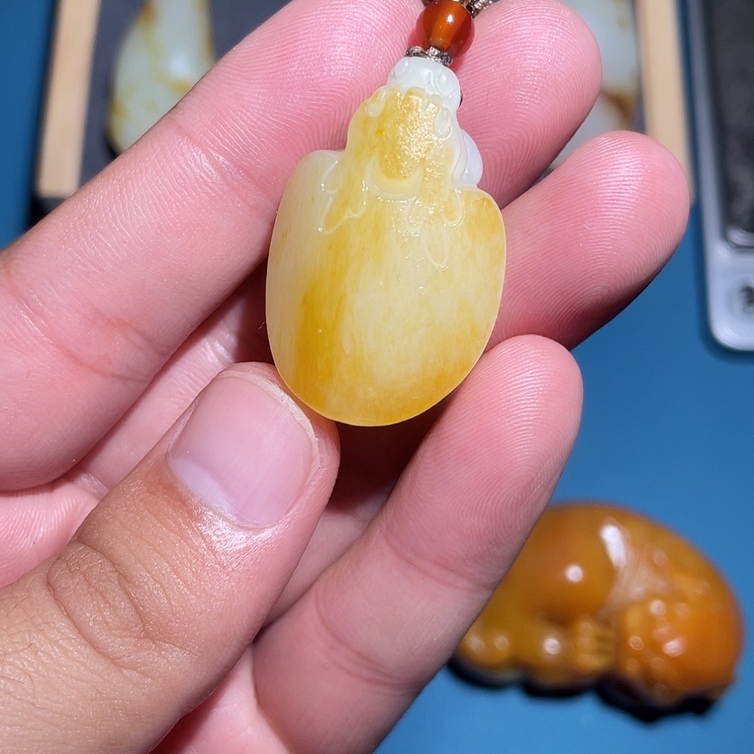 和田玉未镶嵌车挂