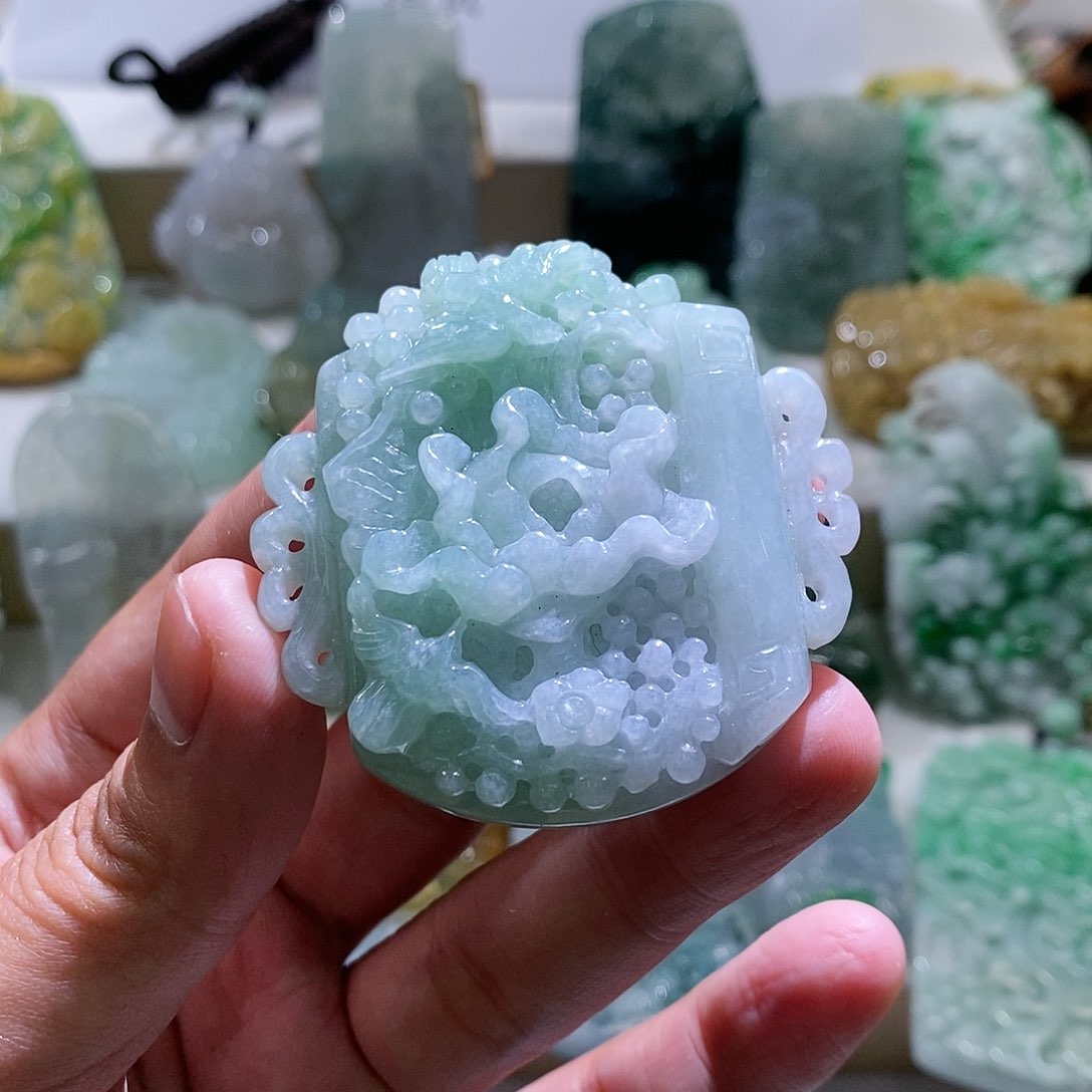 【闪购商品】翡翠颈饰未镶嵌喜上眉梢