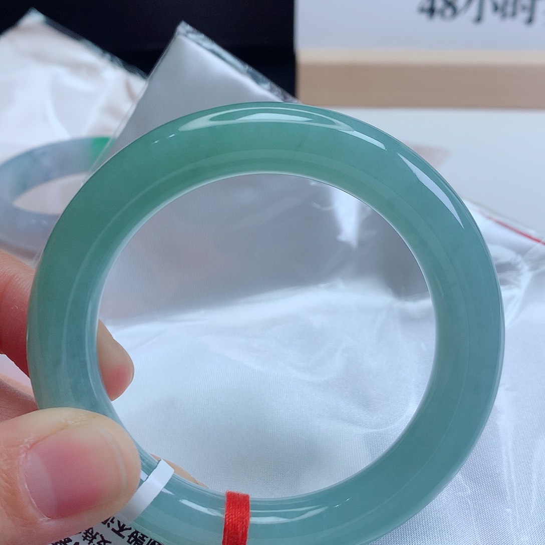 翡翠手镯未镶嵌57圈口