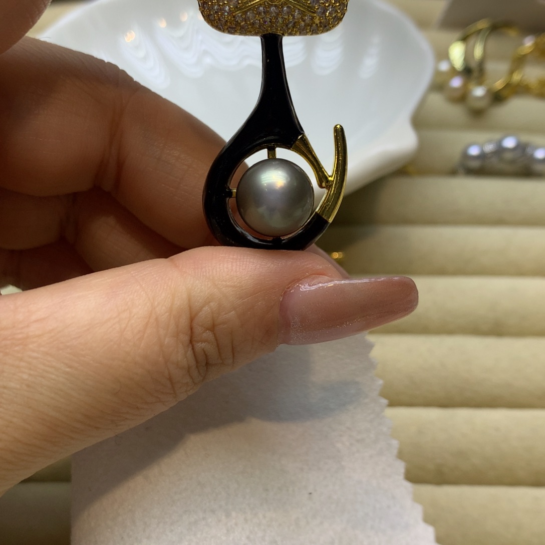 未镶嵌胸饰海水珍珠