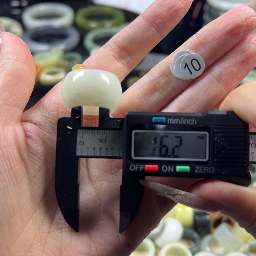 蛇纹石玉未镶嵌戒指