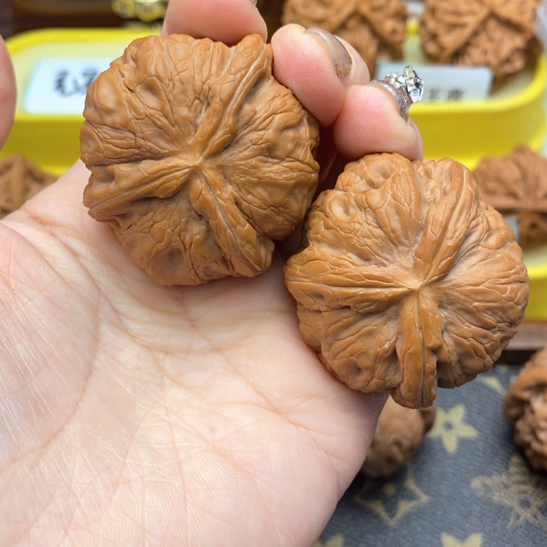 夏***秋把件文玩核桃630号元宝三棱