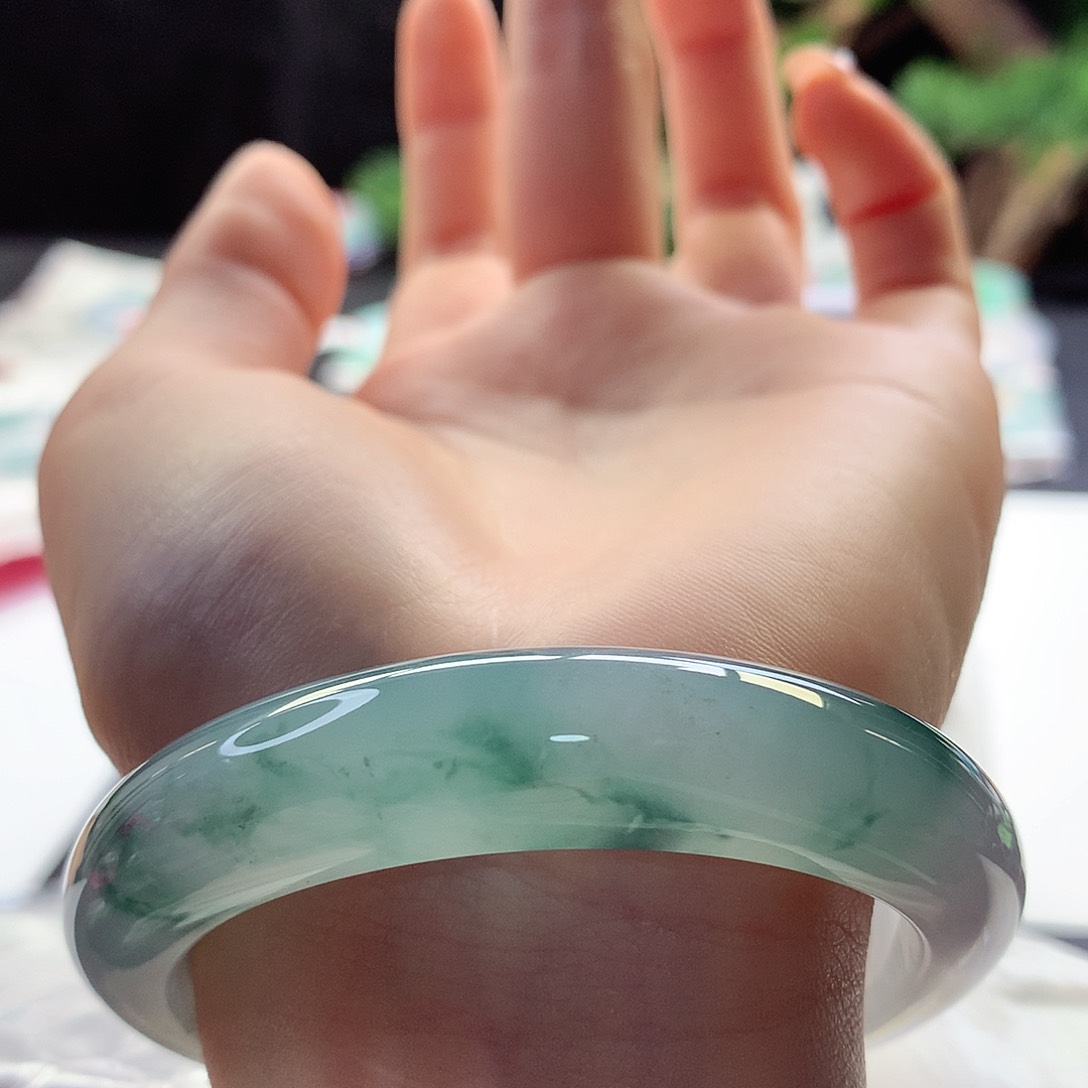 翡翠手镯未镶嵌天然翡翠55-56贯穿蓝花意境镯对比大万品质