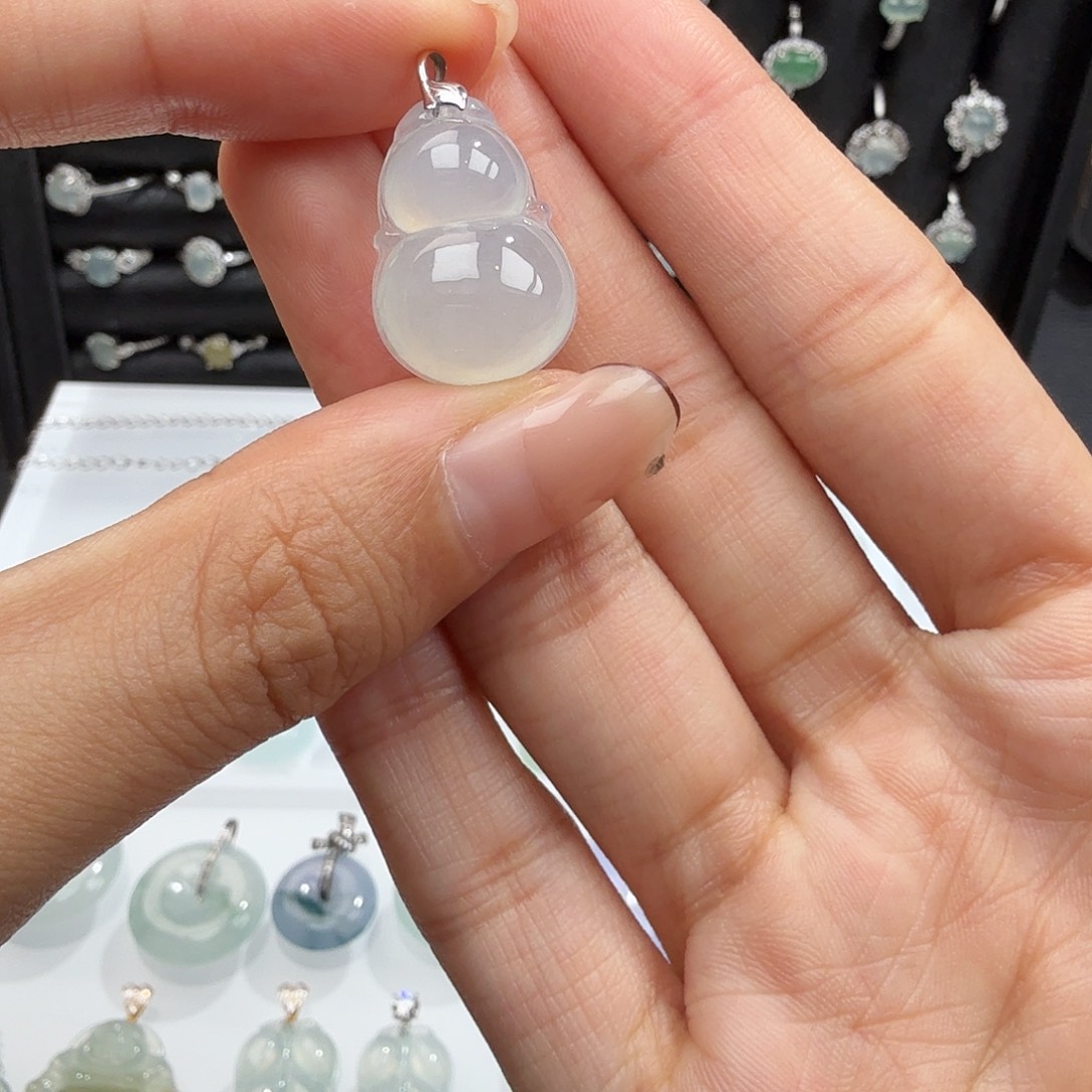 瓶****翡翠18K金镶嵌颈饰