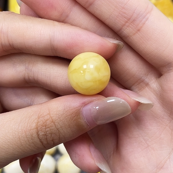 琥珀未镶嵌裸石15.1mm瑕 473