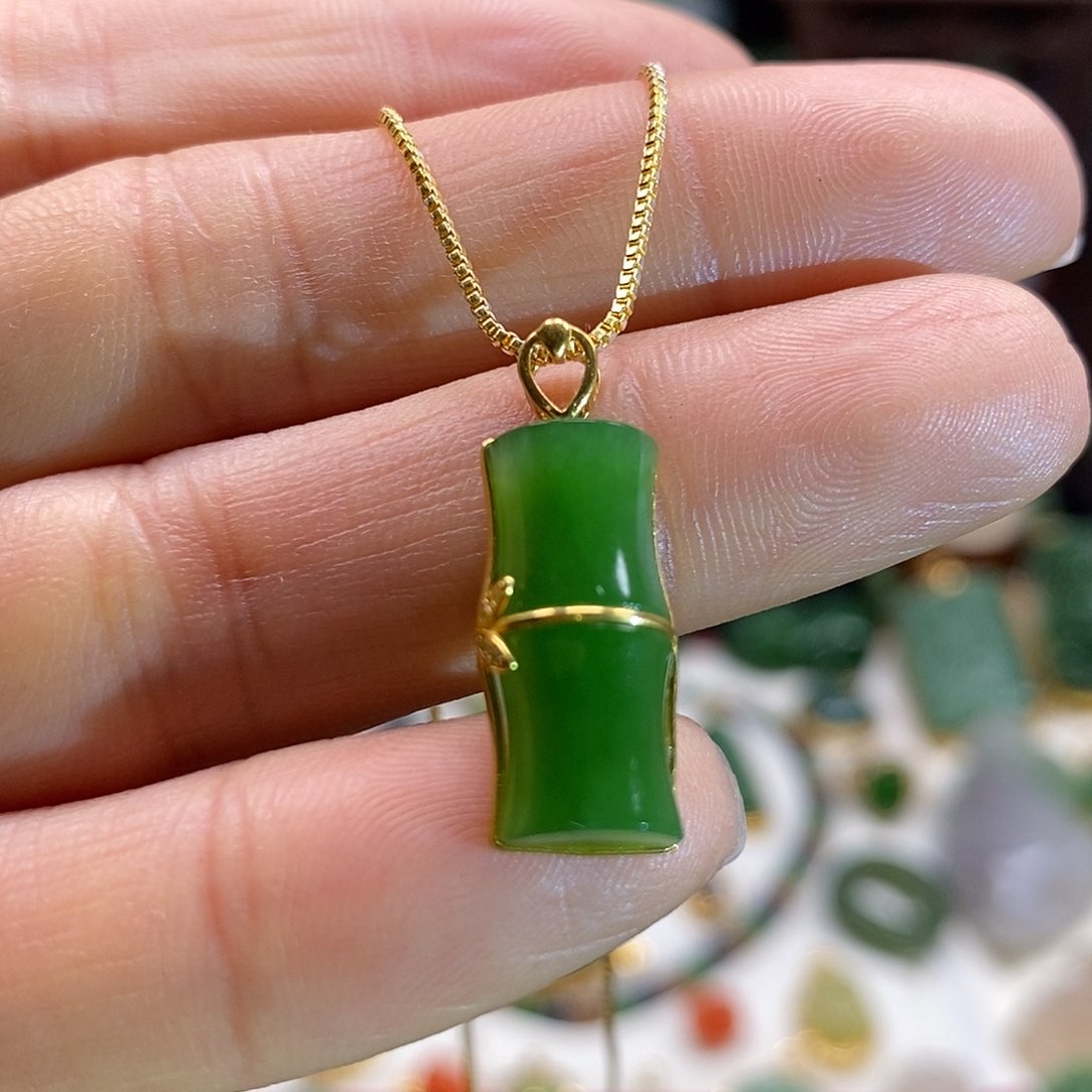 和田玉颈饰18K金镶嵌