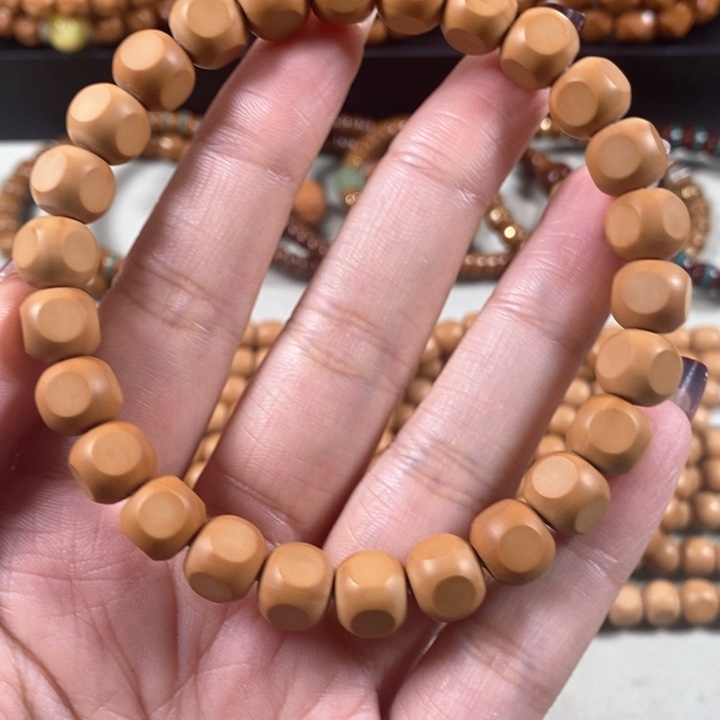 猴头核桃吊坠猴头雕刻六方尺寸8.9