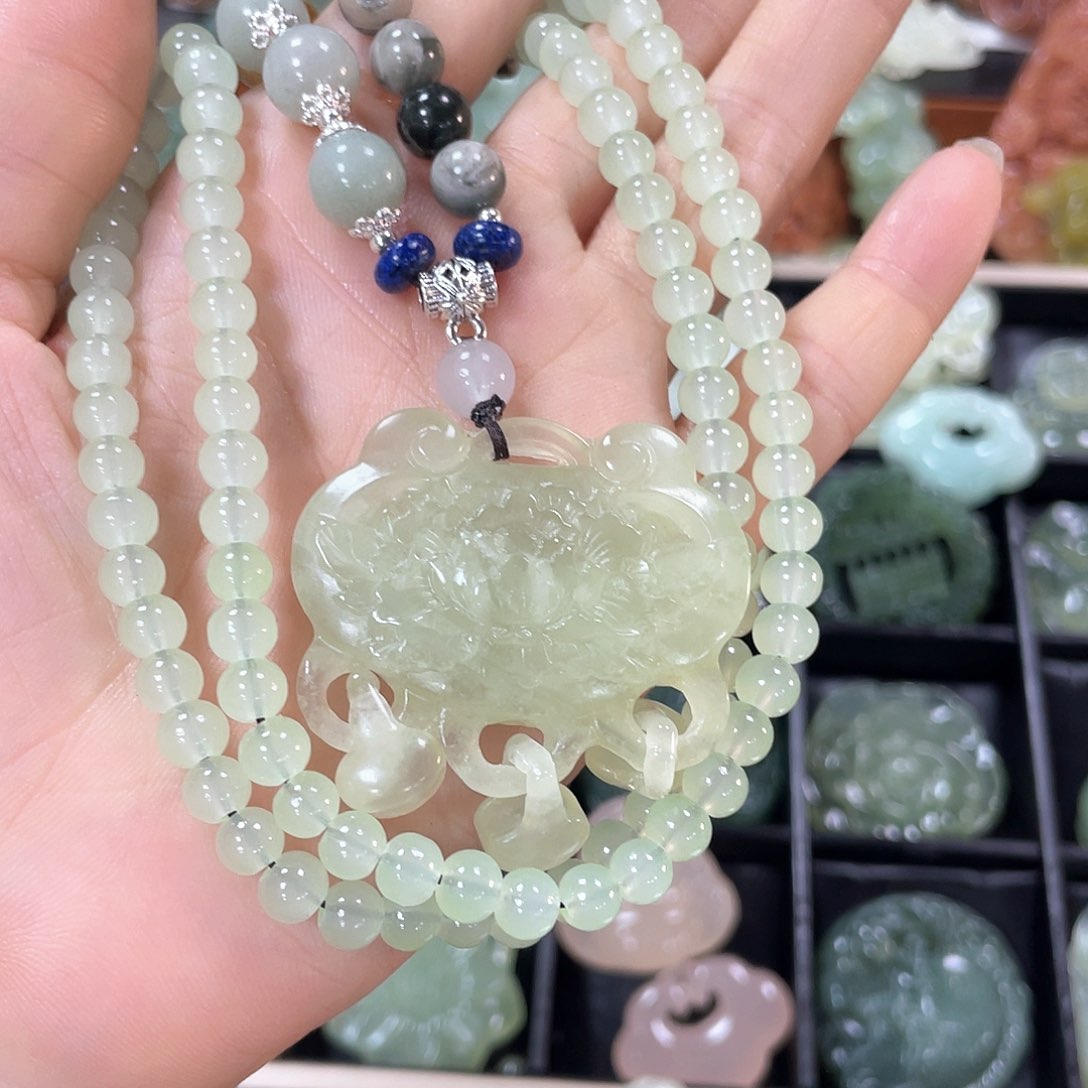 蛇纹石玉颈饰未镶嵌