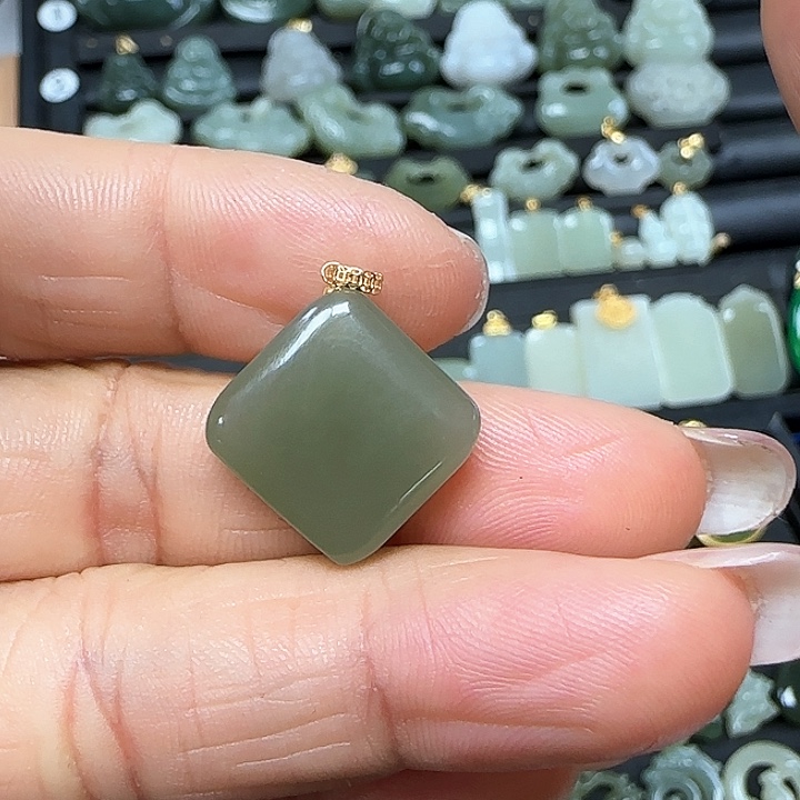 和田玉吊坠(不含链)18K金镶嵌