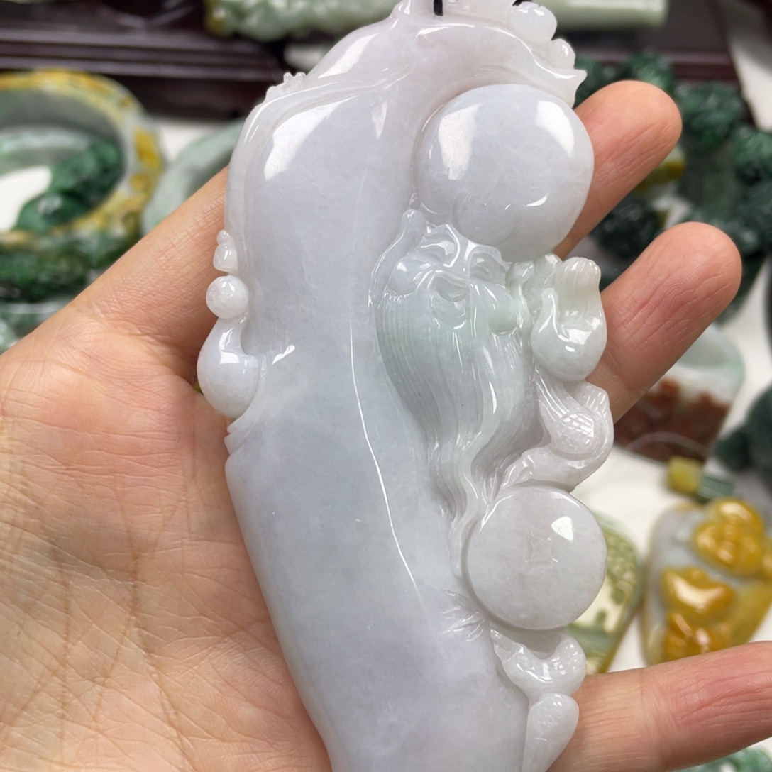 翡翠未镶嵌颈饰牌子