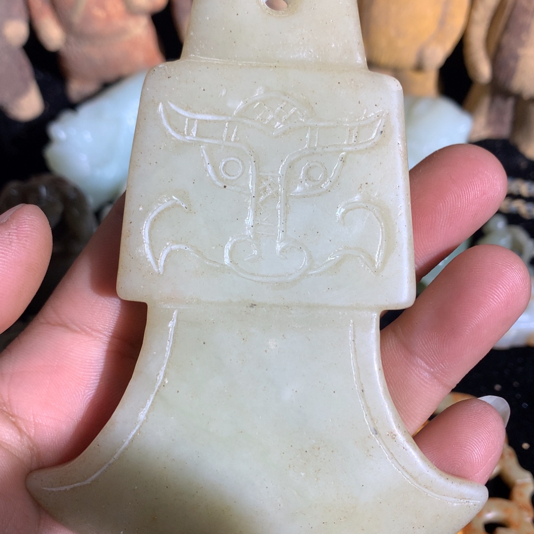 透闪石质玉未镶嵌颈饰