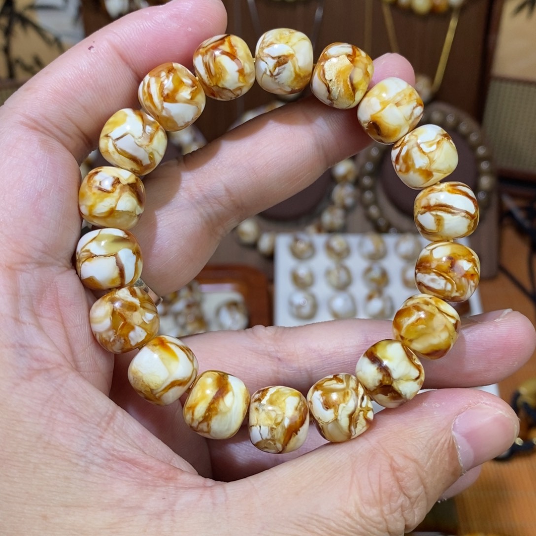 12mm沁色精工老型手串一条