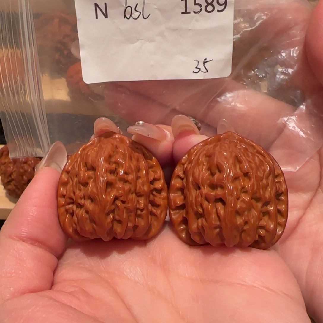 咂***儿文玩核桃吊坠白狮子35精品