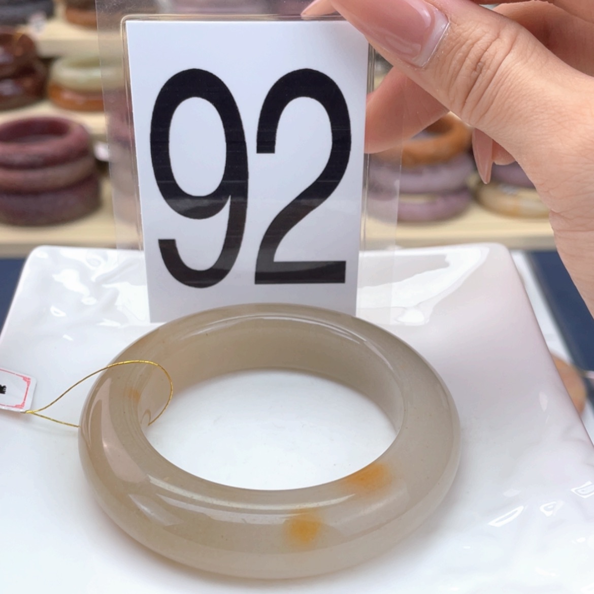 【闪购商品】石英质玉手镯未镶嵌