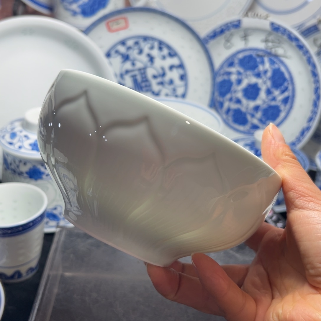 碗隐青釉6寸雕刻荷花面碗