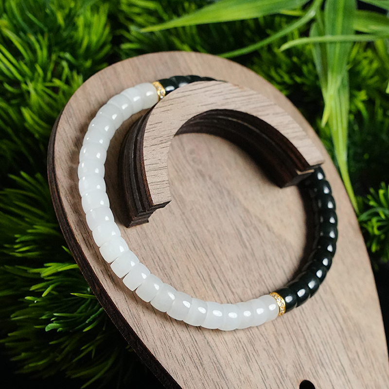 lot2 和田玉直切手串/DW51127-601631 保利山东拍卖