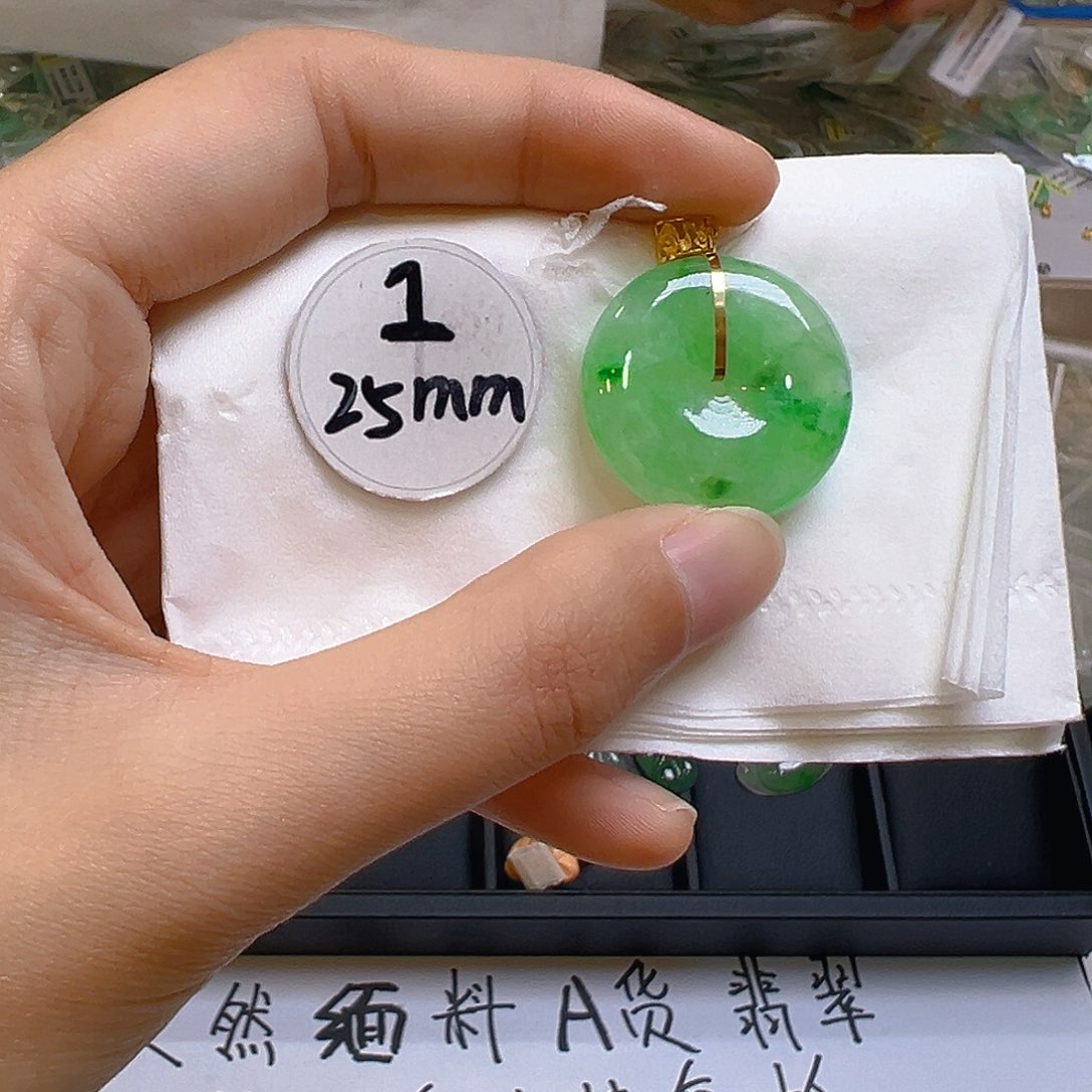 翡翠颈饰18K金镶嵌翡翠