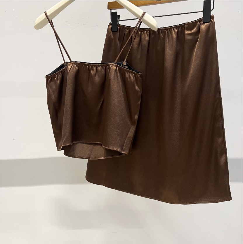 LL M家高级巧克力色缎面吊带背心半裙套装 26J295