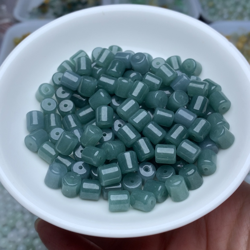 【闪购商品】翡翠手链未镶嵌卡6.6乘7.2冰蓝水桶珠30颗