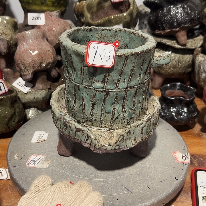 粗陶花盆，现在都不一样