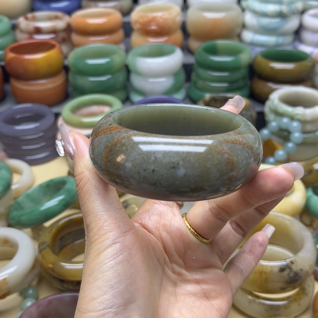 石英质玉手镯未镶嵌