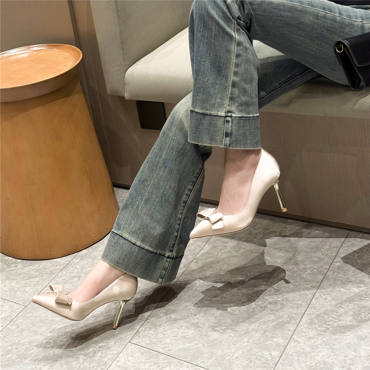 香槟色绸缎蝴蝶结高跟鞋女2025新款细跟浅口尖头白色名媛单鞋婚鞋
