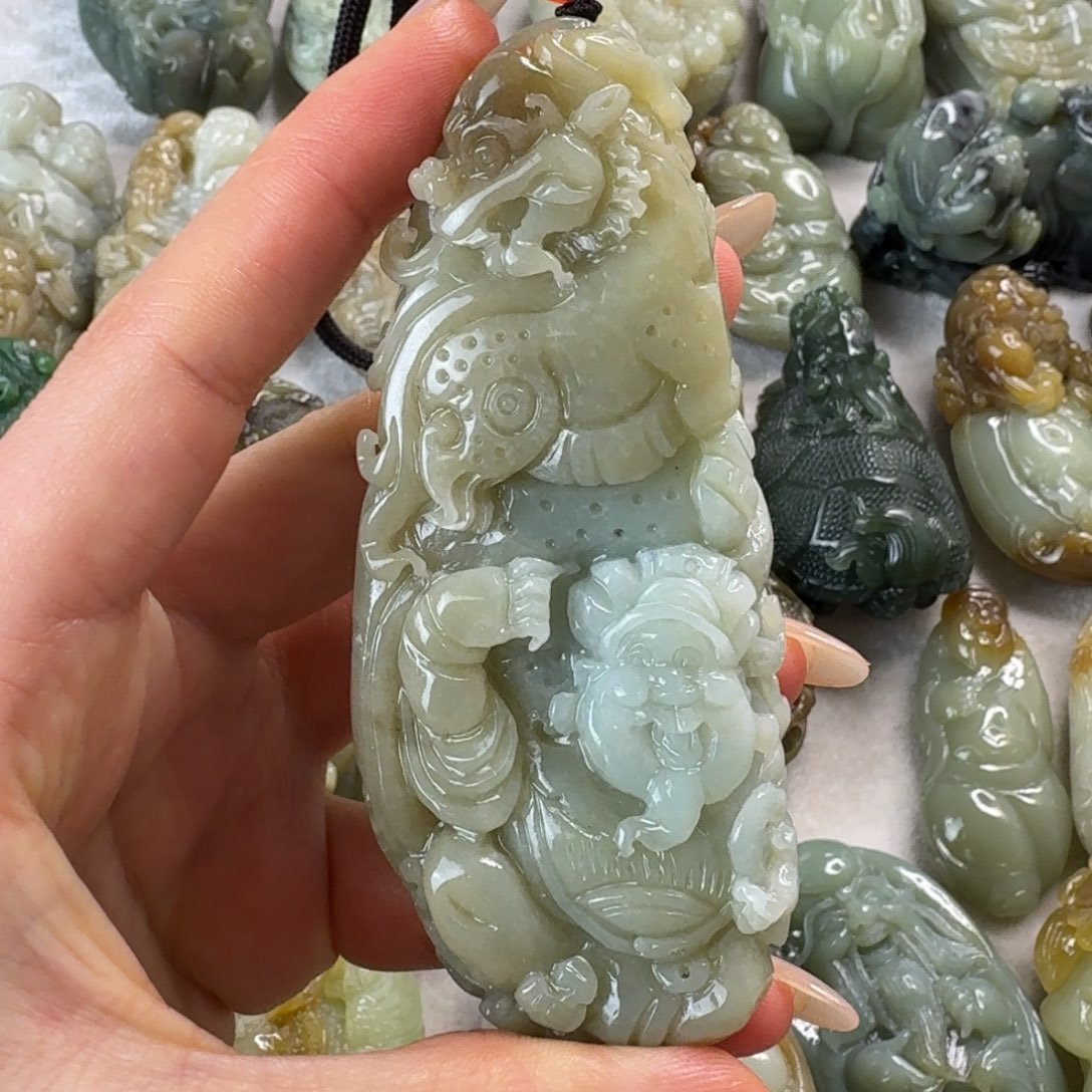 和田玉未镶嵌把件