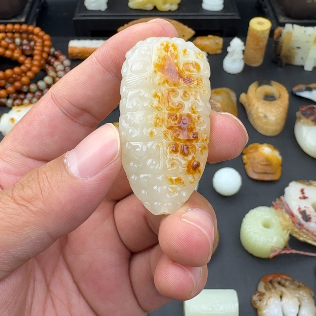 谦***仪和田玉未镶嵌颈饰