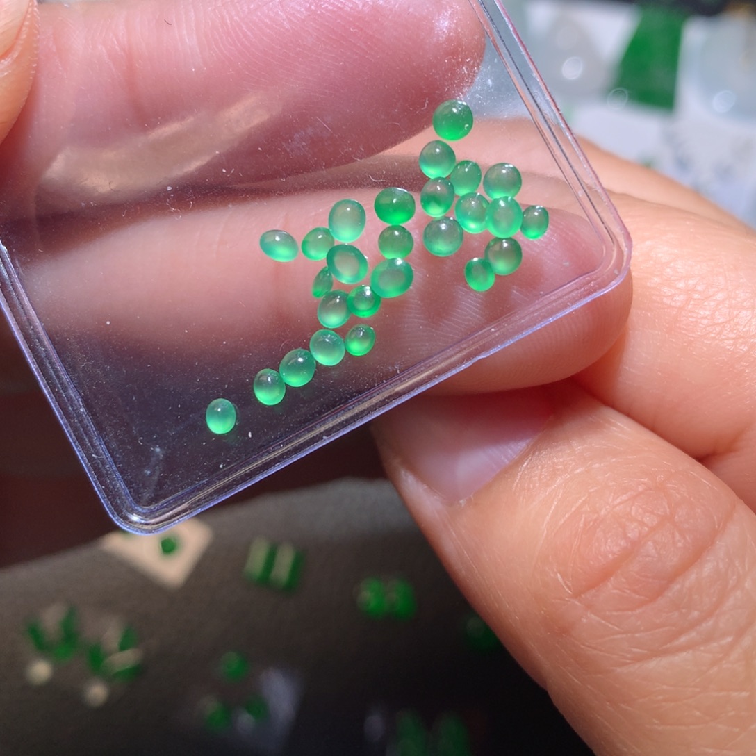 翡翠未镶嵌颈饰顶珠