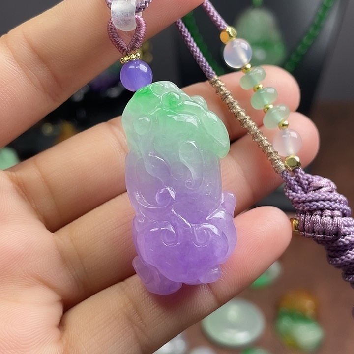 翡翠未镶嵌吊坠(赠链)