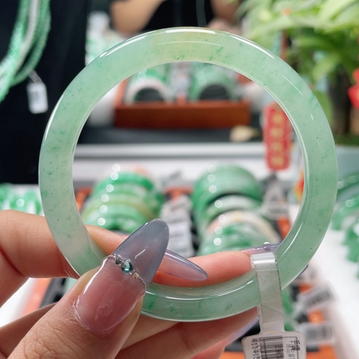 石英质玉手镯未镶嵌天然A货非洲翠手镯