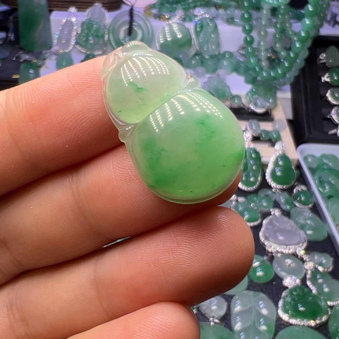 石英质玉（非洲翠）未镶嵌颈饰