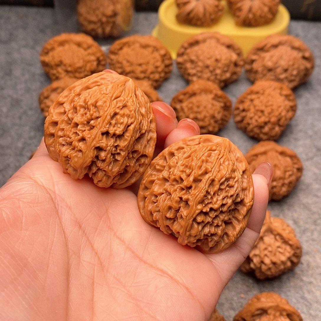 文玩核桃把件精品特价高炮南疆石40.8