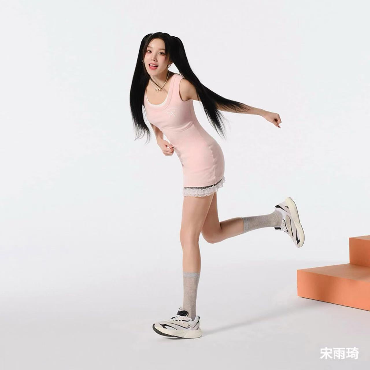 adidas/阿迪达斯 宋雨琦同款女子LIGHTBLAZE运动出街休闲鞋JH6962