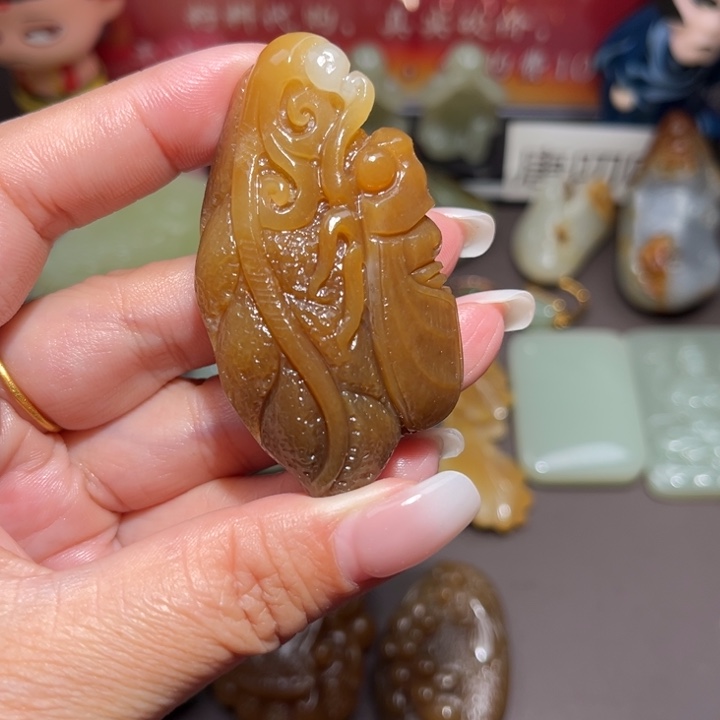 就***.和田玉未镶嵌颈饰