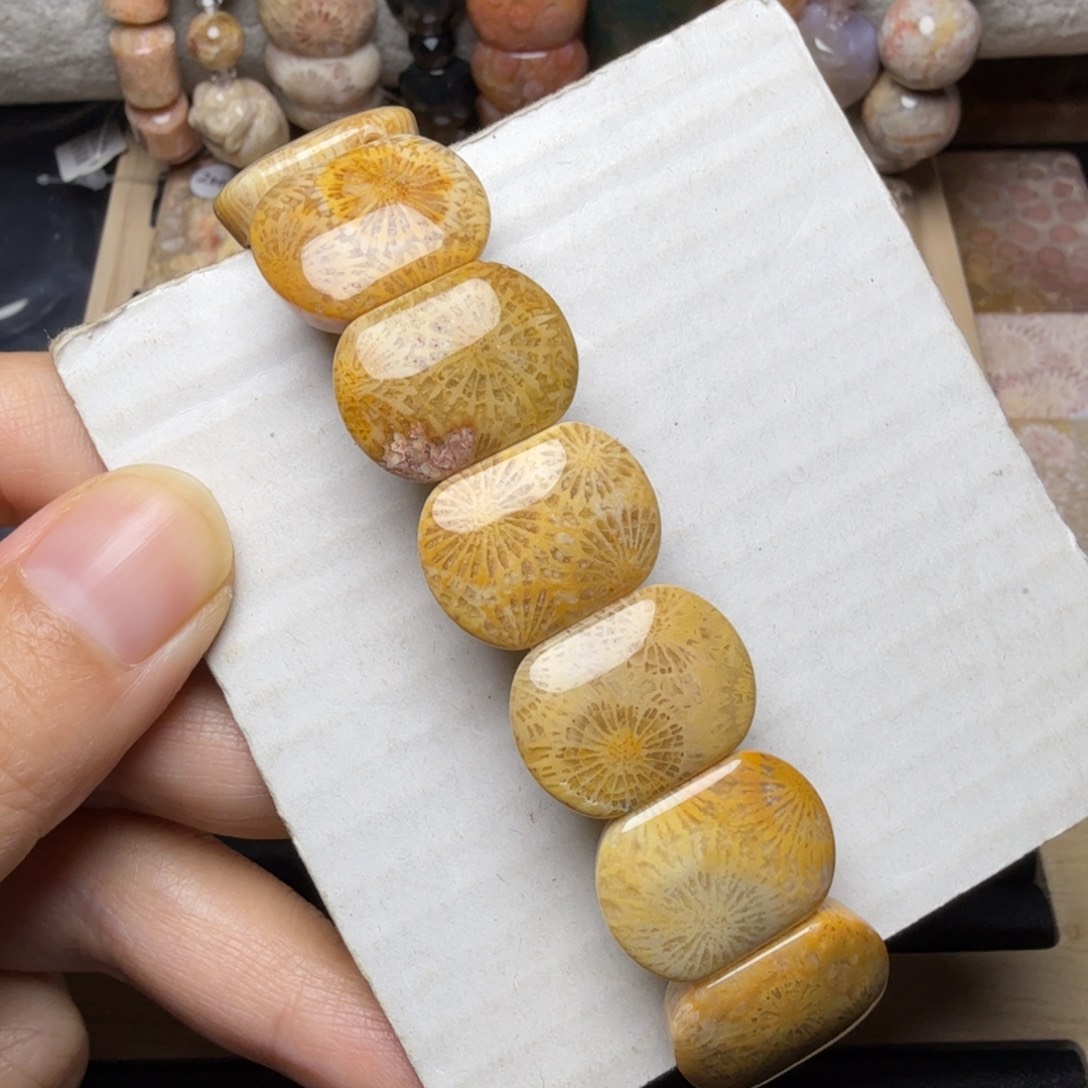 硅化玉未镶嵌金黄大花 可盘，14片