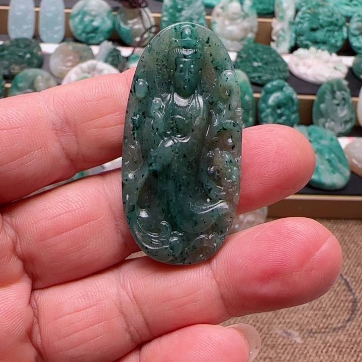 独山玉未镶嵌颈饰