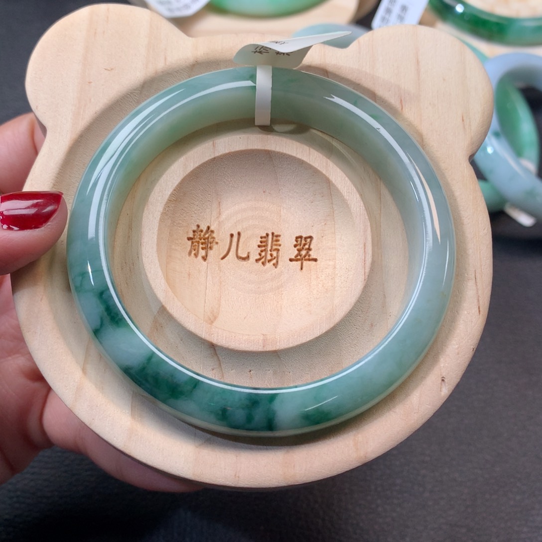 翡翠手镯未镶嵌58圈口