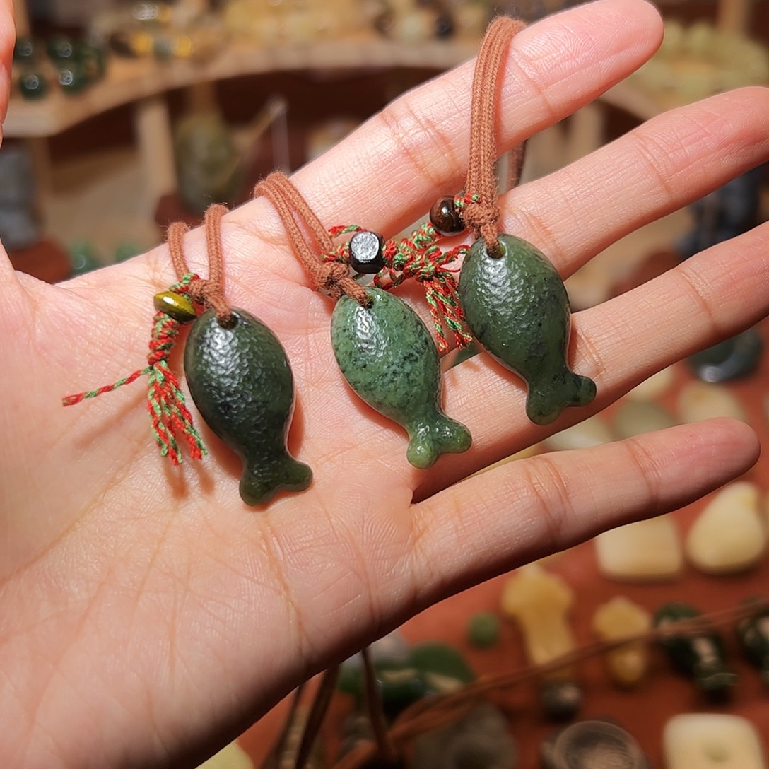 和田玉未镶嵌颈饰买断不退不换