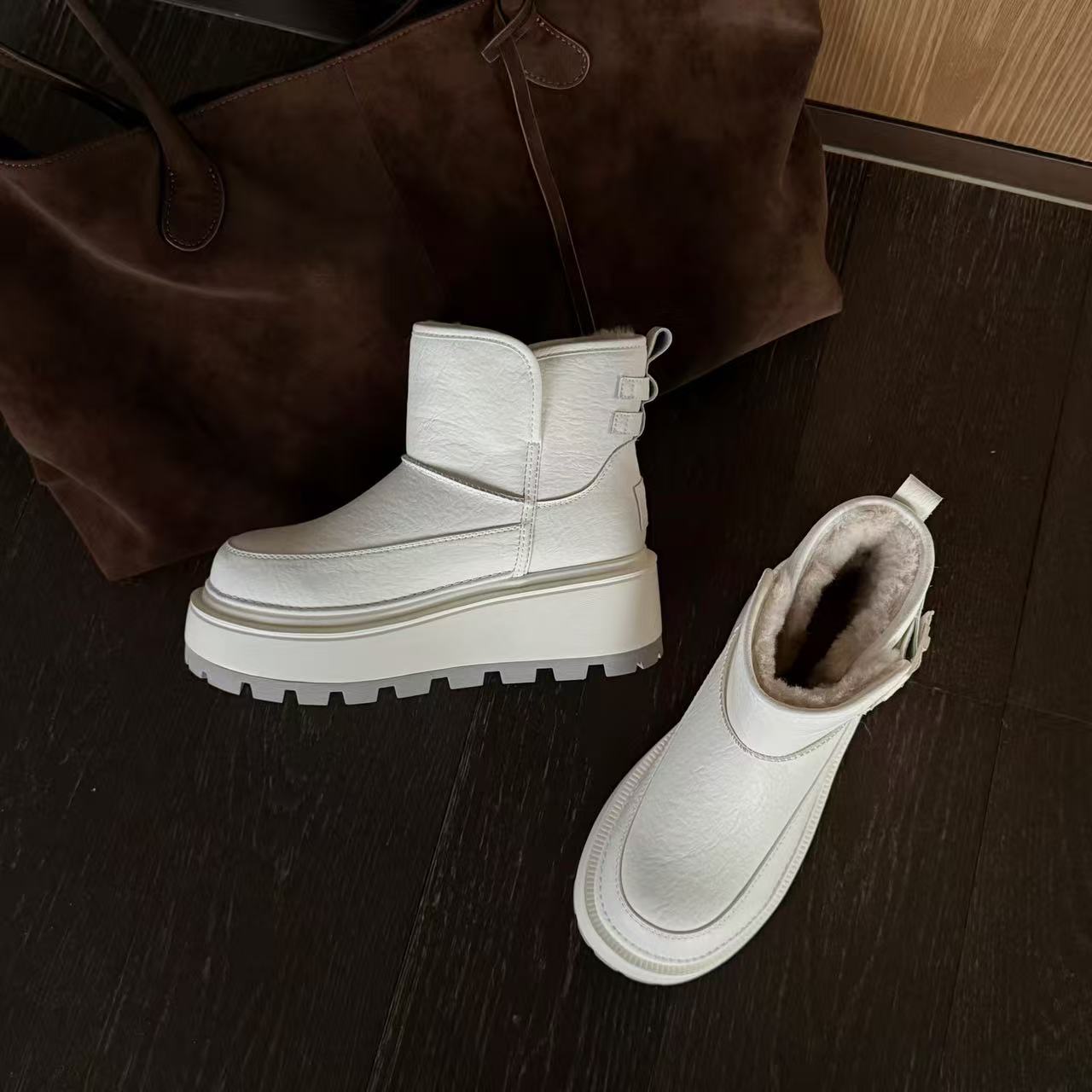 小发喵「冬境暖绒雪地靴｜踏破云阶烟霭 廓形极简步履生奢意」999