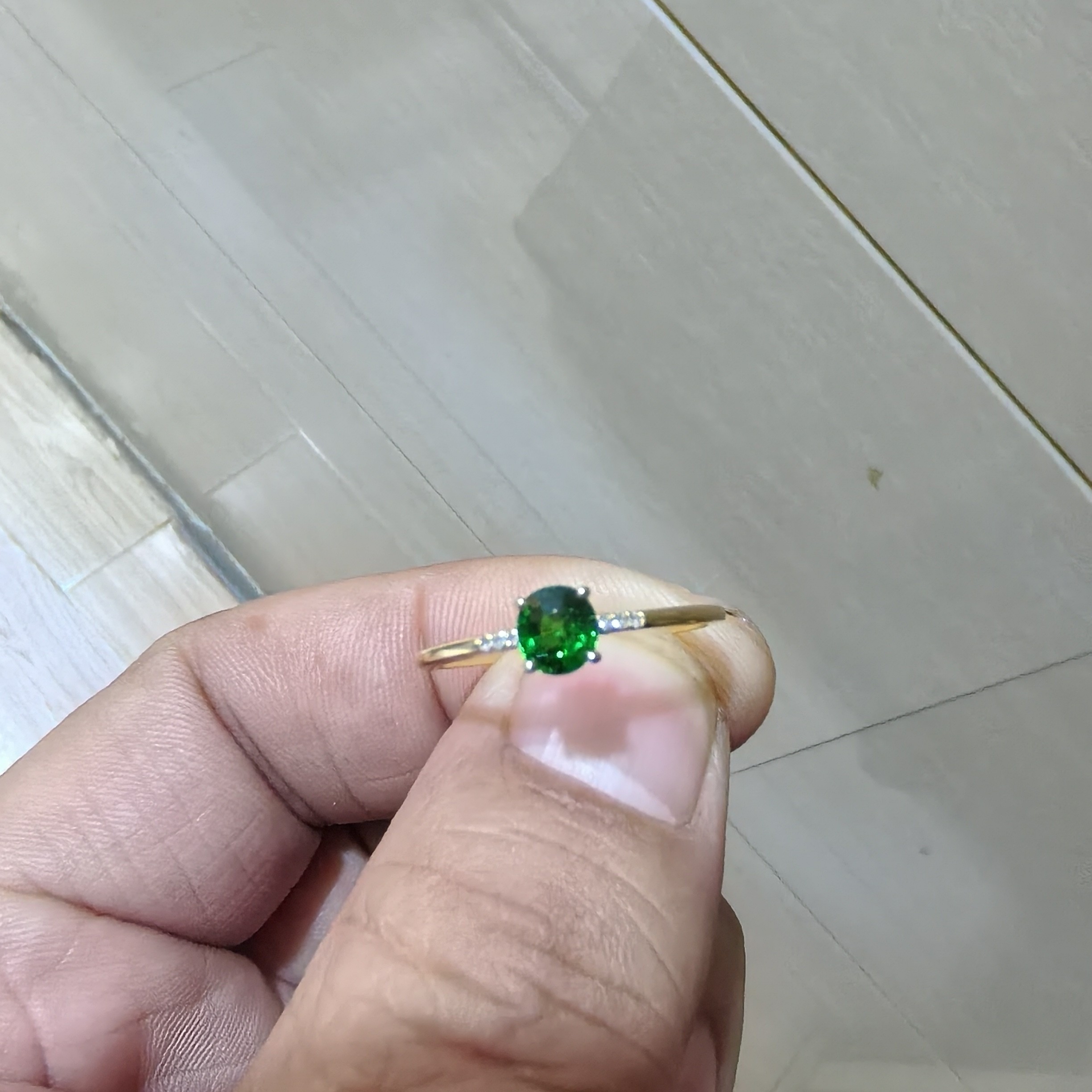 18k玫瑰金镶嵌石榴石戒指2300