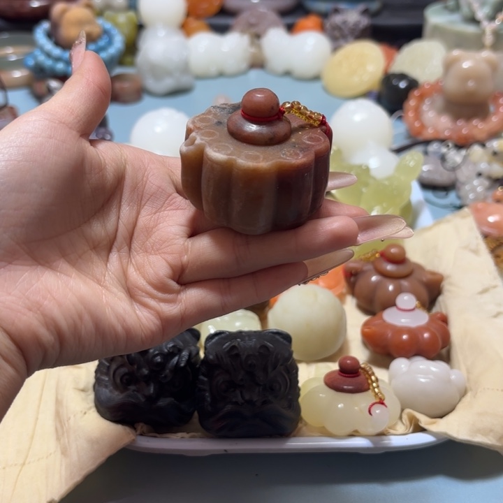 鹰***恋石英岩玉合金手链