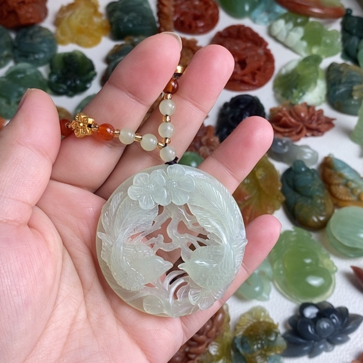 蛇纹石玉颈饰未镶嵌