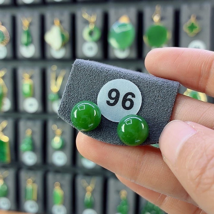 和田玉18K金镶嵌耳饰