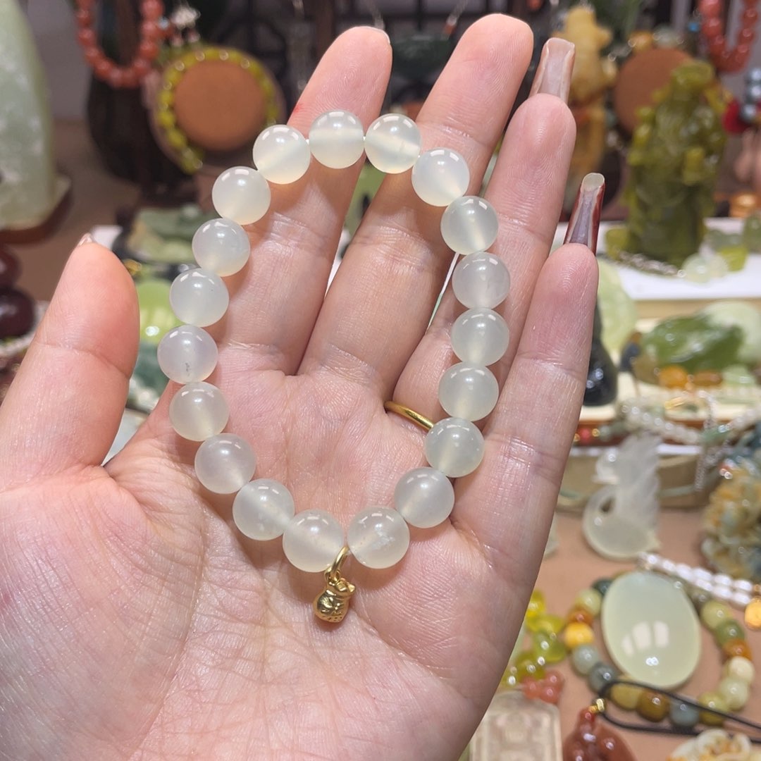 蛇纹石玉颈饰未镶嵌