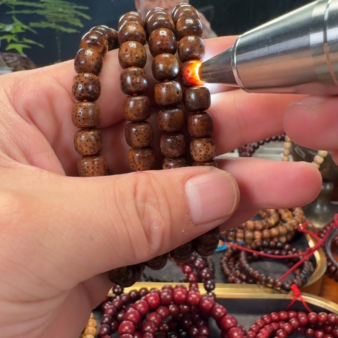 吊坠星月菩提原生态陈化老油料8*9赤岩玉化